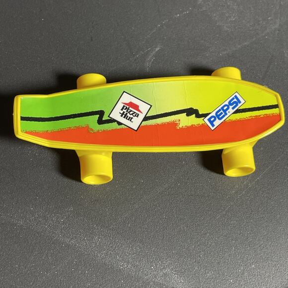 Vintage 1987 Plastic Pizza Hut And Pepsi Toy Skate Board - Picture 2 of 7